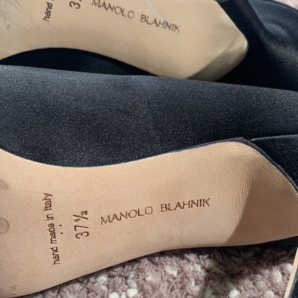 MANOLO BLAHNIK
Hangisi 70mm Pump - Picture 14 of 15